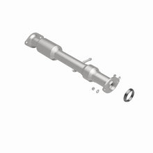 Load image into Gallery viewer, MagnaFlow Direct Fit Catalytic Converter 14-15 Toyota Highlander 3.5L