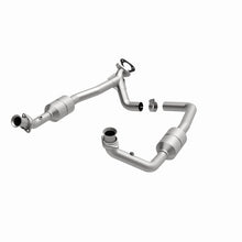 Load image into Gallery viewer, MagnaFlow Direct Fit Catalytic Converter 00-03 Ford E150 5.4L