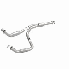 Load image into Gallery viewer, MagnaFlow Direct Fit Catalytic Converter 2011-2012 EXPRESS 2500 6.0L 6.0L Underbody