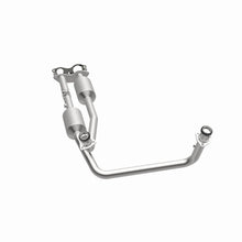 Load image into Gallery viewer, MagnaFlow Direct Fit Catalytic Converter California Grade 96-00 GM Tahoe/Yukon/Escalade 5.7L