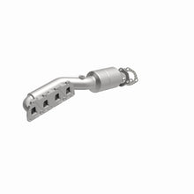 Load image into Gallery viewer, MagnaFlow Direct Fit Catalytic Converter 02-04 Volkswagen Passat 4.0L