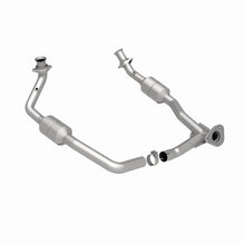 Load image into Gallery viewer, MagnaFlow Direct Fit Catalytic Converter 2002 Ford E-Series Vans 5.4L