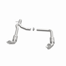 Load image into Gallery viewer, MagnaFlow Direct Fit Catalytic Converter 2009-2012 E-150 5.4 L Underbody