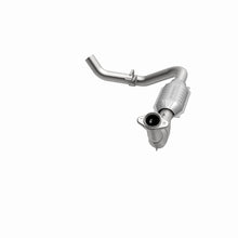 Load image into Gallery viewer, MagnaFlow Direct Fit Catalytic Converter 99-00 Ford Trucks 5.4L