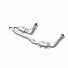 Load image into Gallery viewer, MagnaFlow Direct Fit Catalytic Converter 04 Ford Freestar 3.9L