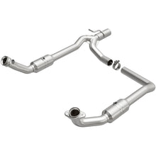 Load image into Gallery viewer, MagnaFlow Direct Fit Catalytic Converter 2009-2012 E-150 5.4 L Underbody