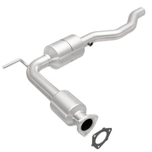 Load image into Gallery viewer, MagnaFlow Direct Fit Catalytic Converter 02 Volkswagen Eurovan 2.8L
