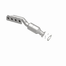 Load image into Gallery viewer, MagnaFlow Direct Fit Catalytic Converter 02-04 Volkswagen Passat 4.0L
