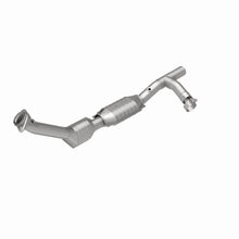 Load image into Gallery viewer, MagnaFlow Direct Fit Catalytic Converter 99-00 Ford Trucks 5.4L