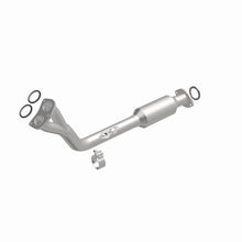 Load image into Gallery viewer, MagnaFlow Direct Fit Catalytic Converter California Grade 96-98 Toyota 4Runner 2.7L
