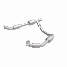 Load image into Gallery viewer, MagnaFlow Direct Fit Catalytic Converter 05-06 Ford E-350 Super Duty 5.4L