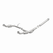 Load image into Gallery viewer, MagnaFlow Direct Fit Catalytic Converter OEM 2004-2005 Ford Explorer/Mercury Mountaineer Underbody