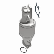 Load image into Gallery viewer, MagnaFlow Direct Fit Catalytic Converter 04-07 Saturn VUE 3.5L Front
