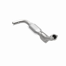 Load image into Gallery viewer, MagnaFlow Direct Fit Catalytic Converter 99-00 Ford Trucks 5.4L