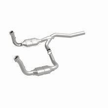 Load image into Gallery viewer, MagnaFlow Direct Fit Catalytic Converter 2009-2012 Dodge Nitro 3.7L Underbody
