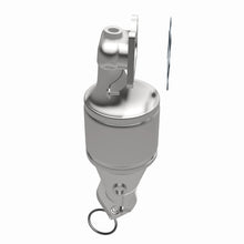 Load image into Gallery viewer, MagnaFlow Direct Fit Catalytic Converter 04-07 Saturn VUE 3.5L Front
