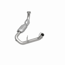 Load image into Gallery viewer, MagnaFlow Direct Fit Catalytic Converter 98 Ford Expedition 5.4L