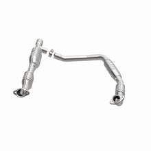 Load image into Gallery viewer, MagnaFlow Direct Fit Catalytic Converter 06 Ford E350 Van 5.4L