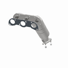 Load image into Gallery viewer, MagnaFlow Direct Fit Catalytic Converter 04-05 Suz Verona2.5 Manifold Rear