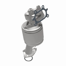 Load image into Gallery viewer, MagnaFlow Direct Fit Catalytic Converter 04-07 Saturn VUE 3.5L Rear