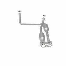 Load image into Gallery viewer, MagnaFlow Direct Fit Catalytic Converter California Grade 96-00 GM Tahoe/Yukon/Escalade 5.7L
