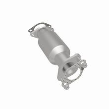 Load image into Gallery viewer, MagnaFlow Direct Fit Catalytic Converter 2011 Kia Sorento 3.5 Underbody