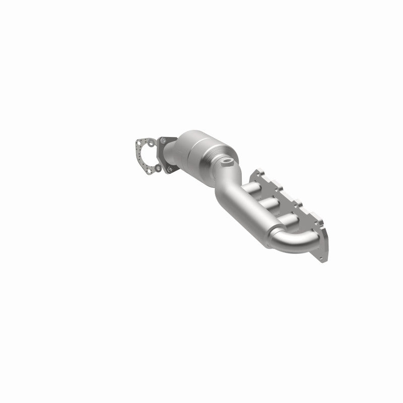 MagnaFlow Direct Fit Catalytic Converter 02-04 Volkswagen Passat 4.0L