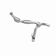 Load image into Gallery viewer, MagnaFlow Direct Fit Catalytic Converter 01 Ford F150 5.4L