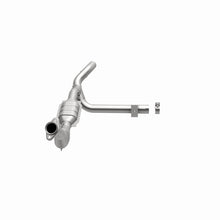 Load image into Gallery viewer, MagnaFlow Direct Fit Catalytic Converter 01 Ford F150 5.4L