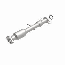 Load image into Gallery viewer, MagnaFlow Direct Fit Catalytic Converter 14-15 Toyota Highlander 3.5L