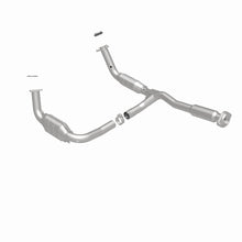 Load image into Gallery viewer, MagnaFlow Direct Fit Catalytic Converter 05-06 GMC Envoy XL Denali