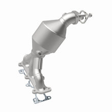 Load image into Gallery viewer, MagnaFlow Direct Fit Catalytic Converter 05-06 Hyundai Santa Fe 2.7L
