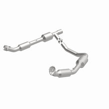 Load image into Gallery viewer, MagnaFlow Direct Fit Catalytic Converter 05-06 Ford E-350 Super Duty 5.4L