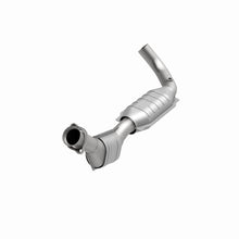 Load image into Gallery viewer, MagnaFlow Direct Fit Catalytic Converter 97-98 Ford F-150 Pickup 4.2L D/S 4WD (49 State)
