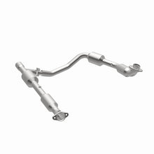 Load image into Gallery viewer, MagnaFlow Direct Fit Catalytic Converter 05-06 Ford E-350 Super Duty 5.4L