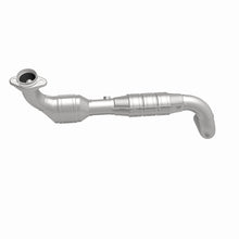 Load image into Gallery viewer, MagnaFlow Direct Fit Catalytic Converter 03-04 Ford Expedition 5.4L V8 Driver Side