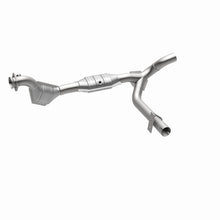 Load image into Gallery viewer, MagnaFlow Direct Fit Catalytic Converter 01 Ford Trucks 4.6L