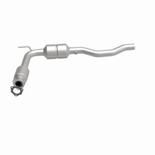Load image into Gallery viewer, MagnaFlow Direct Fit Catalytic Converter 02 Volkswagen Eurovan 2.8L