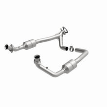 Load image into Gallery viewer, MagnaFlow Direct Fit Catalytic Converter 00-03 Ford E150 5.4L