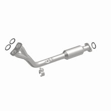Load image into Gallery viewer, MagnaFlow Direct Fit Catalytic Converter California Grade 96-98 Toyota 4Runner 2.7L