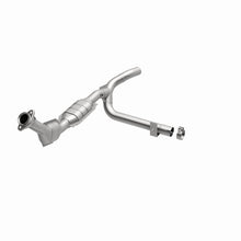 Load image into Gallery viewer, MagnaFlow Direct Fit Catalytic Converter 01 Ford F150 5.4L