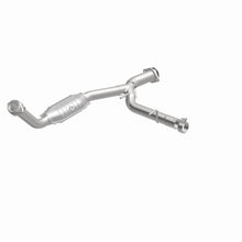 Load image into Gallery viewer, MagnaFlow Direct Fit Catalytic Converter 03-05 Ford Expedition/05-06 Lincoln Navigator 5.4L P/S