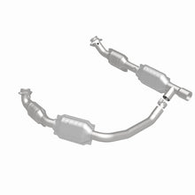Load image into Gallery viewer, MagnaFlow Direct Fit Catalytic Converter 06 Ford E350 Van 5.4L