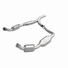 Load image into Gallery viewer, MagnaFlow Direct Fit Catalytic Converter 07-08 Ford E-150 4.6L