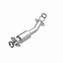 Load image into Gallery viewer, MagnaFlow Direct Fit Catalytic Converter 11-15 Sienna 3.5 Underbody
