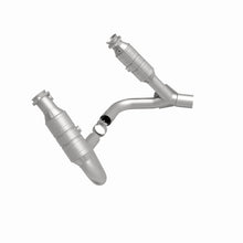 Load image into Gallery viewer, MagnaFlow Direct Fit Catalytic Converter 2008 Chrysler Aspen 4.7L/Dodge Durango 4.7L 2WD
