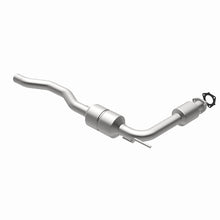Load image into Gallery viewer, MagnaFlow Direct Fit Catalytic Converter 02 Volkswagen Eurovan 2.8L