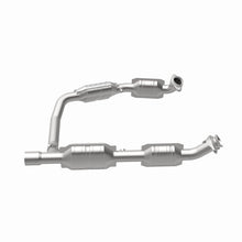 Load image into Gallery viewer, MagnaFlow Direct Fit Catalytic Converter 06 Ford E350 Van 5.4L
