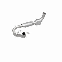 Load image into Gallery viewer, MagnaFlow Direct Fit Catalytic Converter 98 Ford Expedition 5.4L