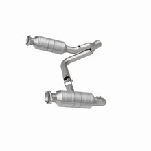 Load image into Gallery viewer, MagnaFlow Direct Fit Catalytic Converter Raider 2006 8 4.7L